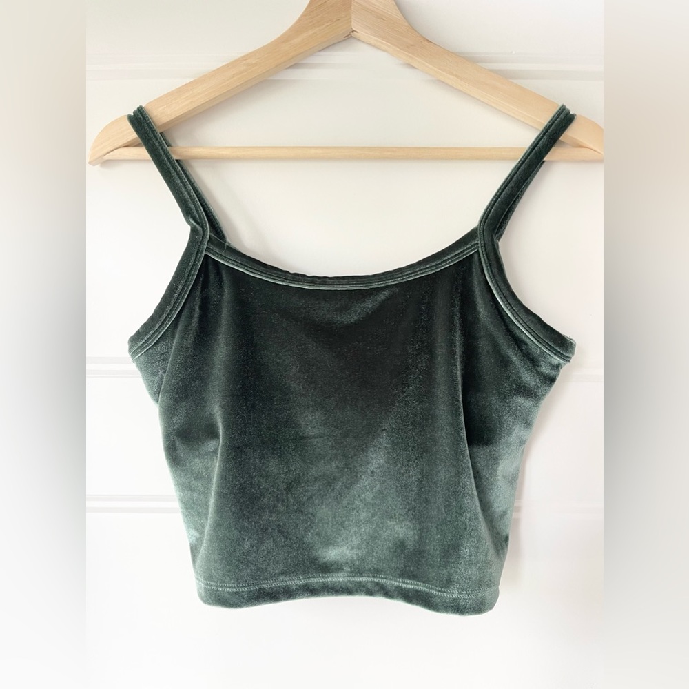 Beyond Yoga cropped velvet cropped tank. Size: S